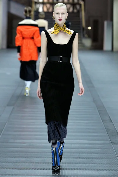 Look 14